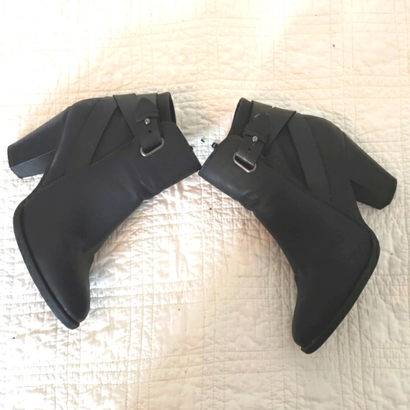 Apt 9 Fulton Black Heeled Ankle Boots size 6 1/2 - Picture 4 of 13